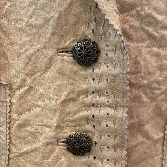 Wilson’s Leather Womens Tan Textured Leather w Die Cut Pattern Border Blazer/ XL - Picture 4 of 15